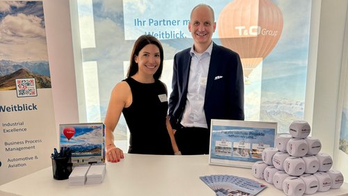 Julia Scheve und Alexander Rehn am procon-Stand beim pma Focus